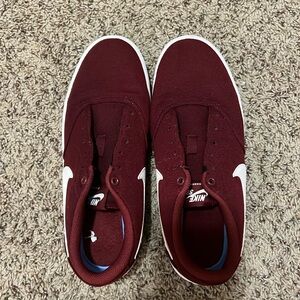 NIKE MENS shoes, size 7.5!!
